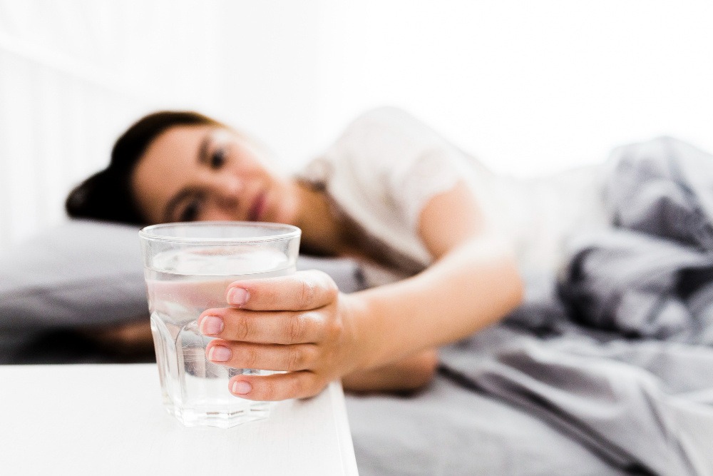 Drinking water before bed to prevent dehydration after drinking