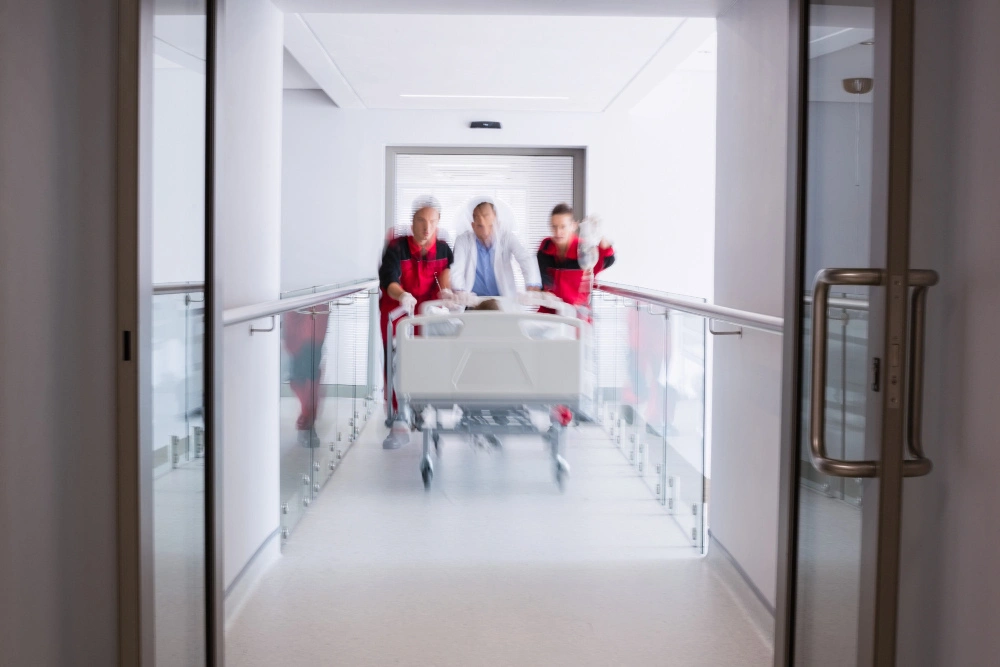 When to go to hospital for food poisoning